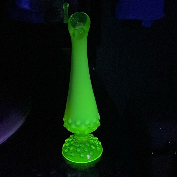 Fenton topaz hobnail 8 inch bud vase - Picture 3 of 8